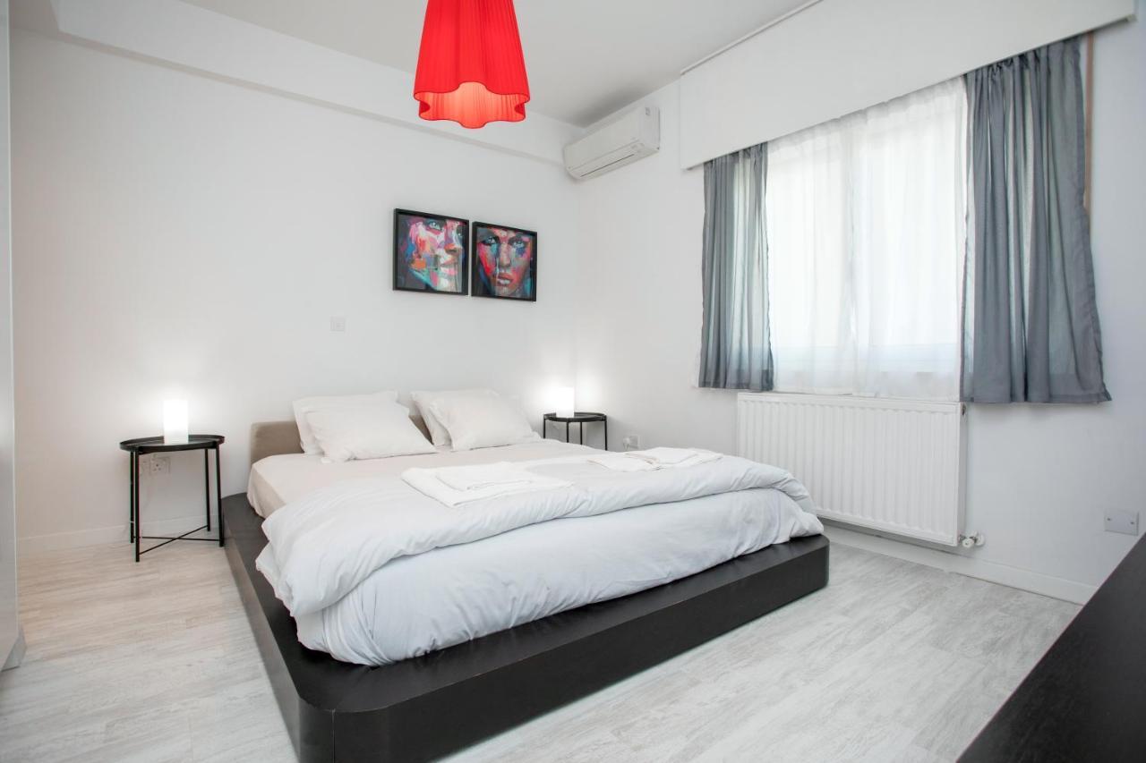 Mayra Seafront Luxury Apartment Лимасол Экстерьер фото