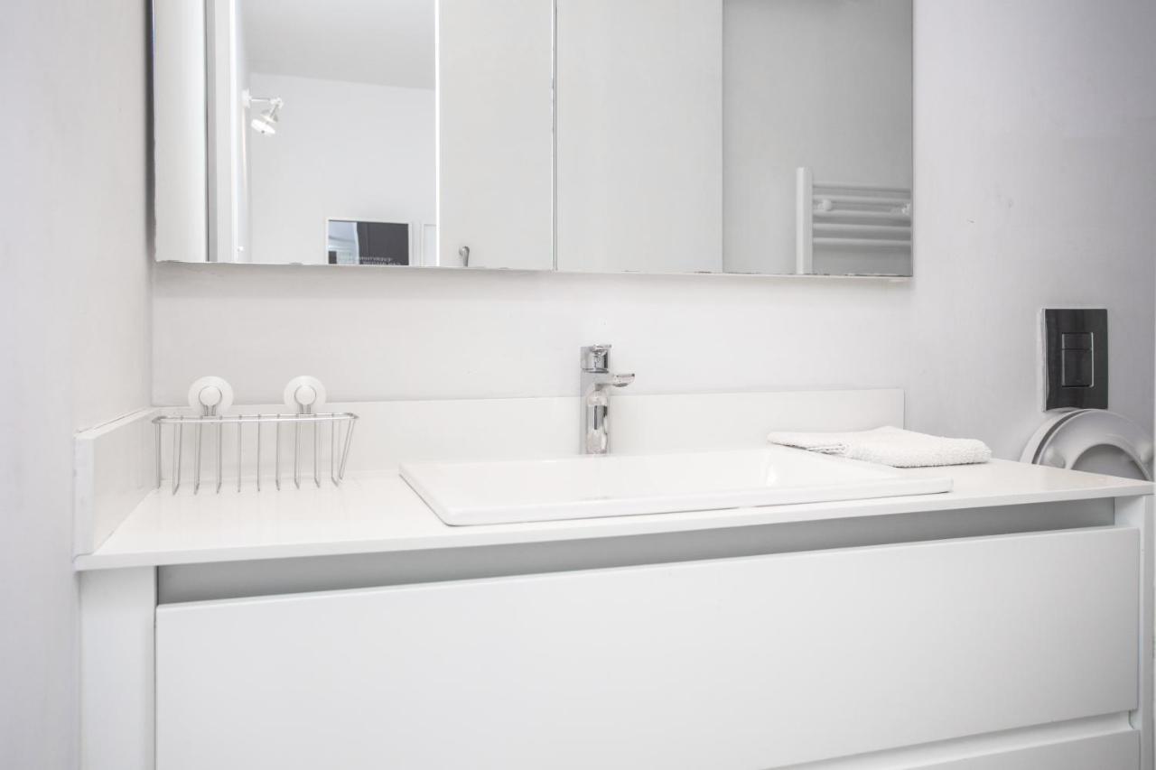 Mayra Seafront Luxury Apartment Лимасол Экстерьер фото